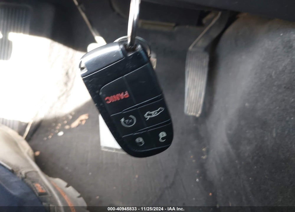 2015 CHRYSLER 300C VIN: 2C3CCAKG1FH809438