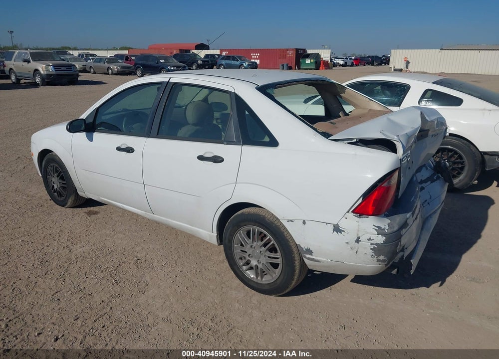 2005 FORD FOCUS ZX4 VIN: 1FAHP34N75W236824