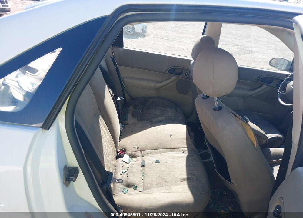 2005 FORD FOCUS ZX4 VIN: 1FAHP34N75W236824