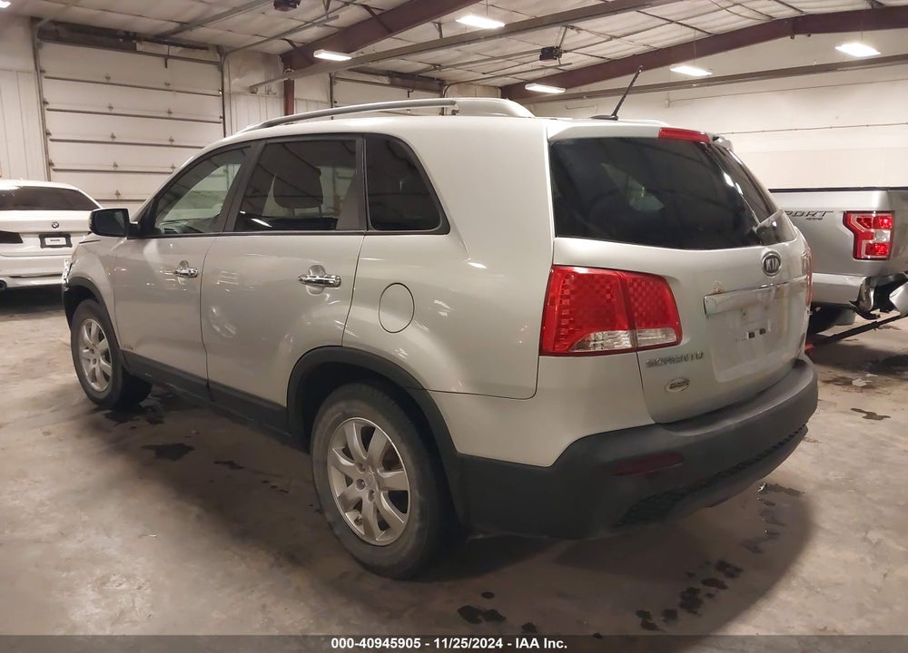 2011 KIA SORENTO LX V6 VIN: 5XYKTDA26BG136461
