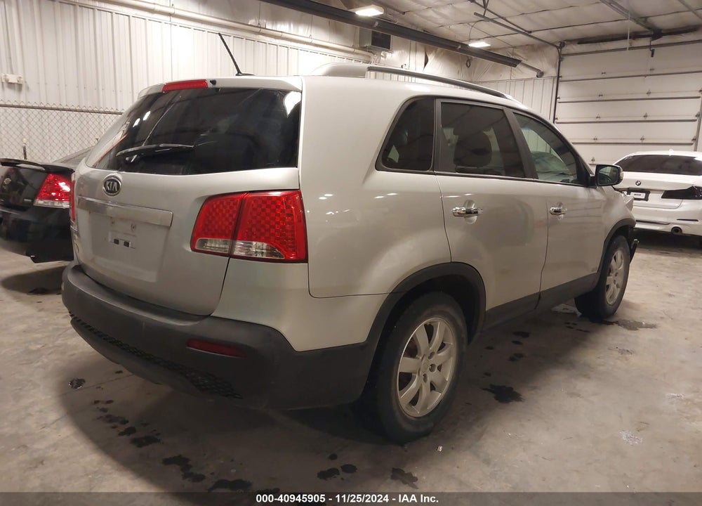 2011 KIA SORENTO LX V6 VIN: 5XYKTDA26BG136461