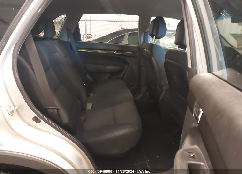 2011 KIA SORENTO LX V6 VIN: 5XYKTDA26BG136461