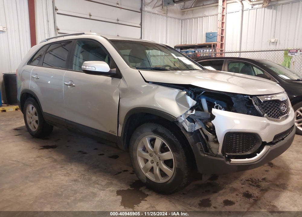 2011 KIA SORENTO LX V6 VIN: 5XYKTDA26BG136461