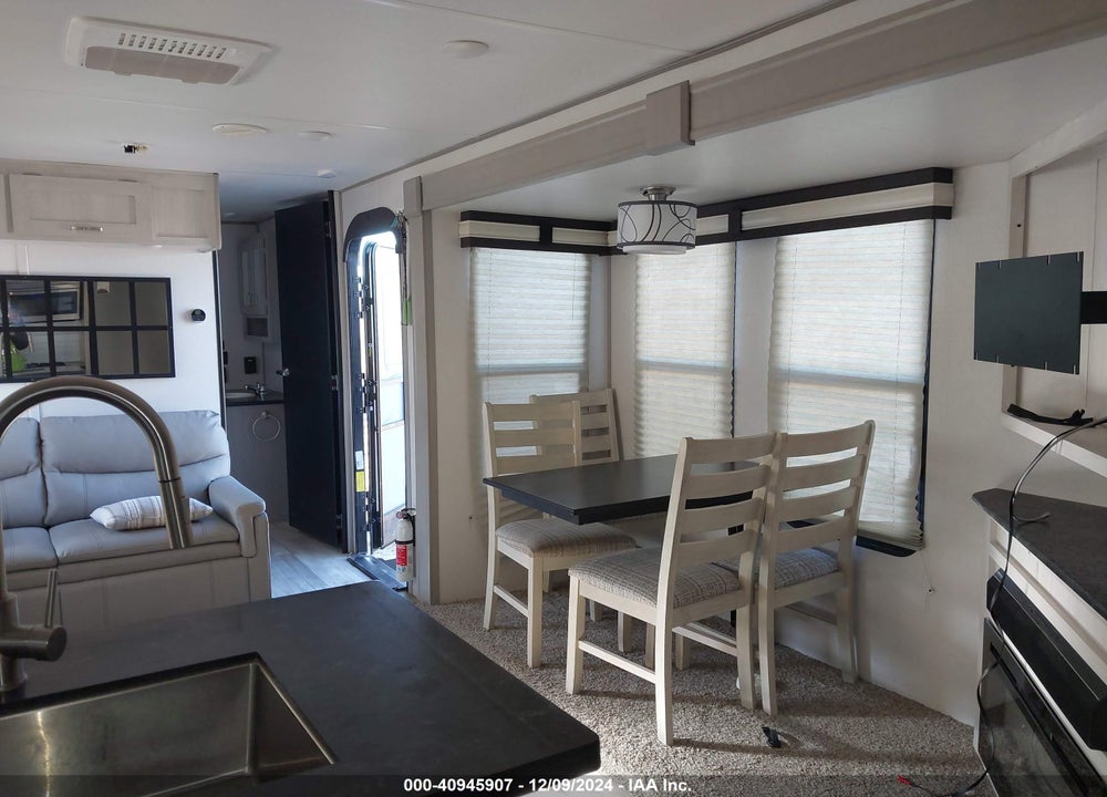 2022 FOREST RIVER LACROSSE TRAVEL TRAILER VIN: 5ZT2LCZBXNB011507