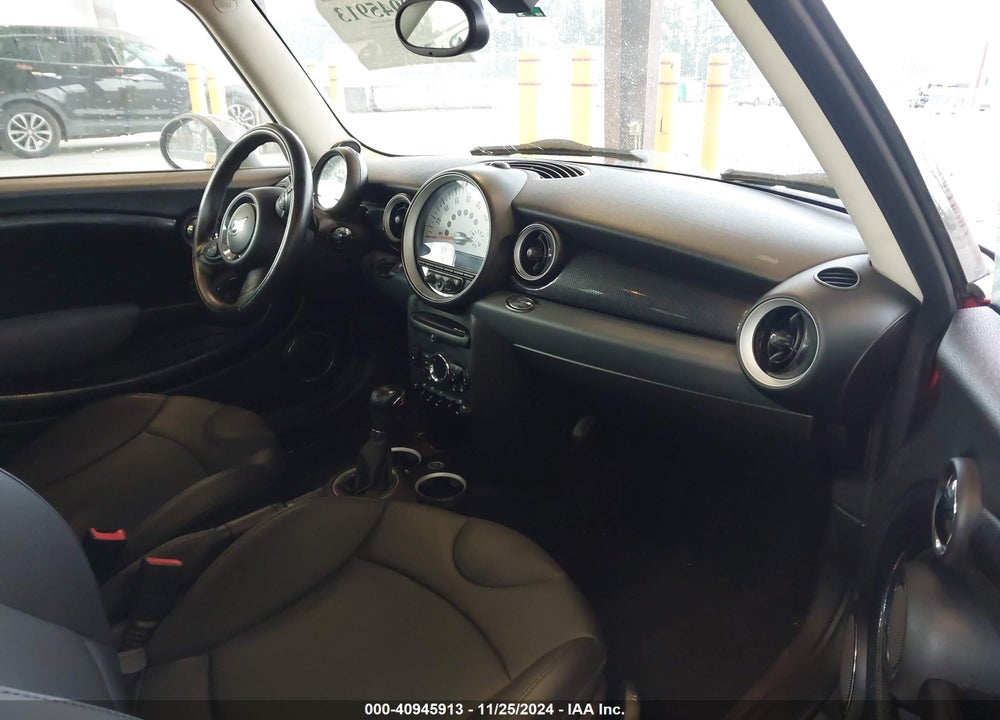 2011 MINI COOPER S CLUBMAN VIN: WMWZG3C54BTY35223