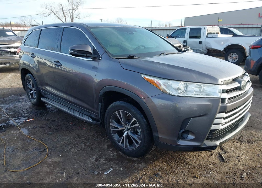 2018 TOYOTA HIGHLANDER LE VIN: 5TDZZRFH1JS281917