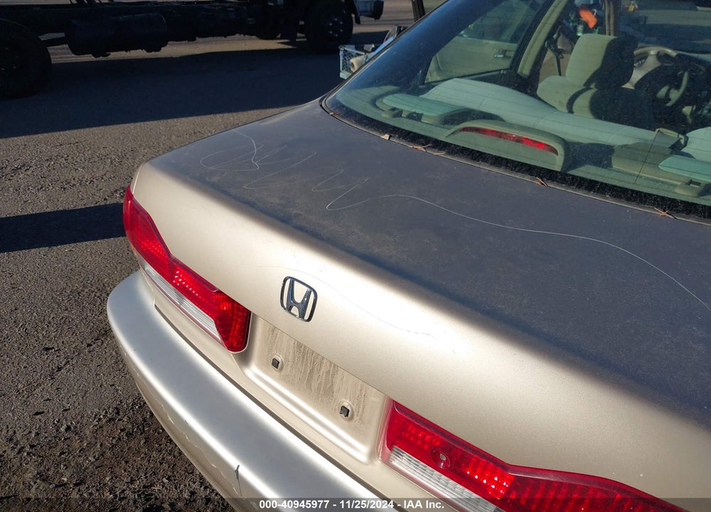 2002 HONDA ACCORD 2.3 EX VIN: 1HGCG566X2A142789
