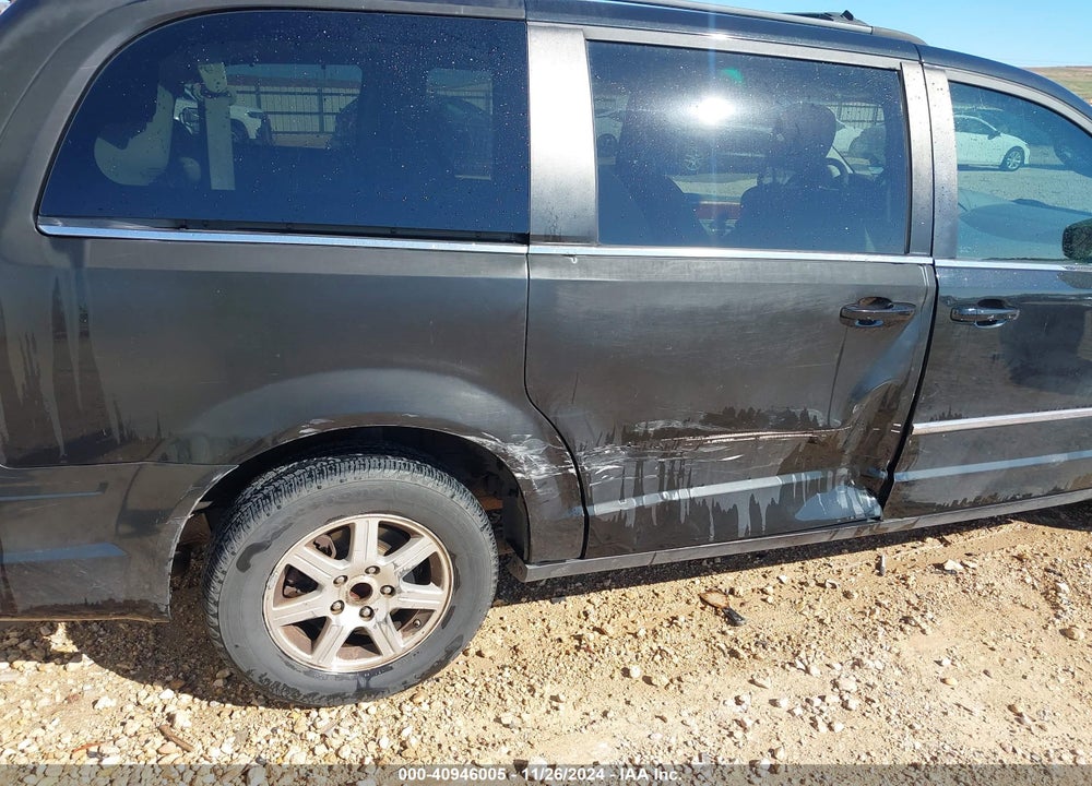 2009 CHRYSLER TOWN & COUNTRY VIN: 2A8HR54159R524667