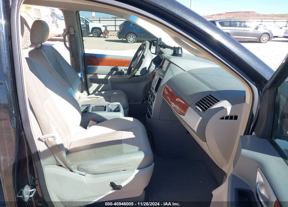 2009 CHRYSLER TOWN & COUNTRY VIN: 2A8HR54159R524667