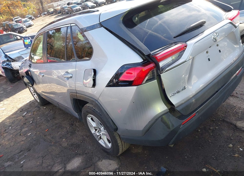 2019 TOYOTA RAV4 XLE VIN: JTMP1RFV3KD007586