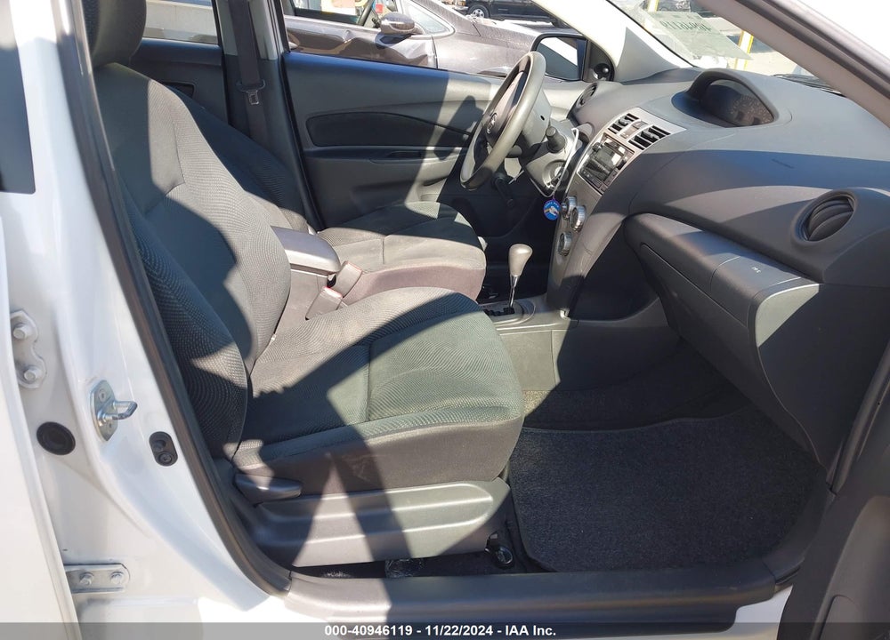 2009 TOYOTA YARIS VIN: JTDBT903894050195