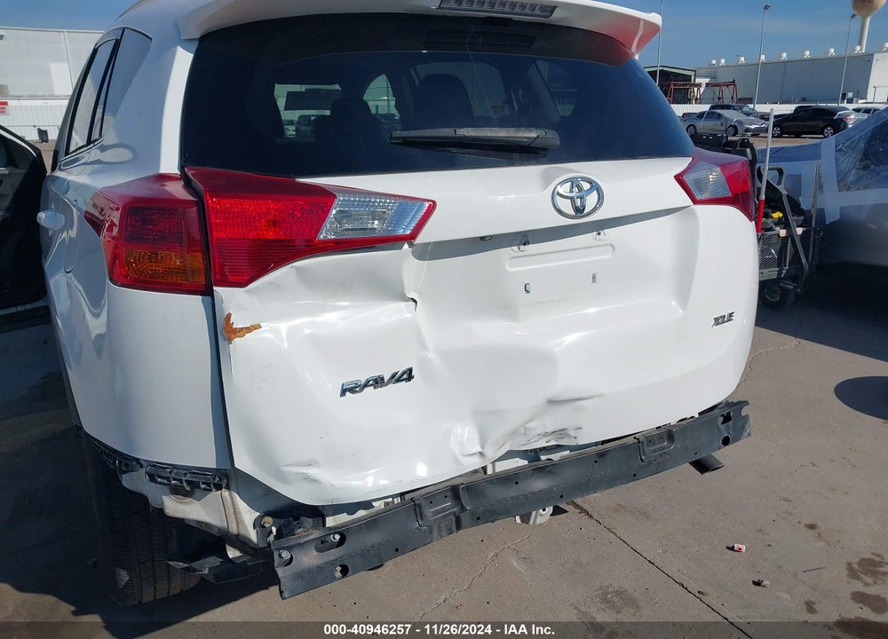 2015 TOYOTA RAV4 XLE VIN: 2T3WFREV4FW204242