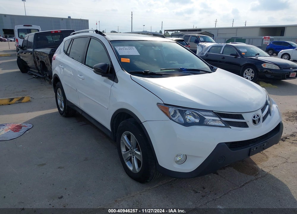 2015 TOYOTA RAV4 XLE VIN: 2T3WFREV4FW204242
