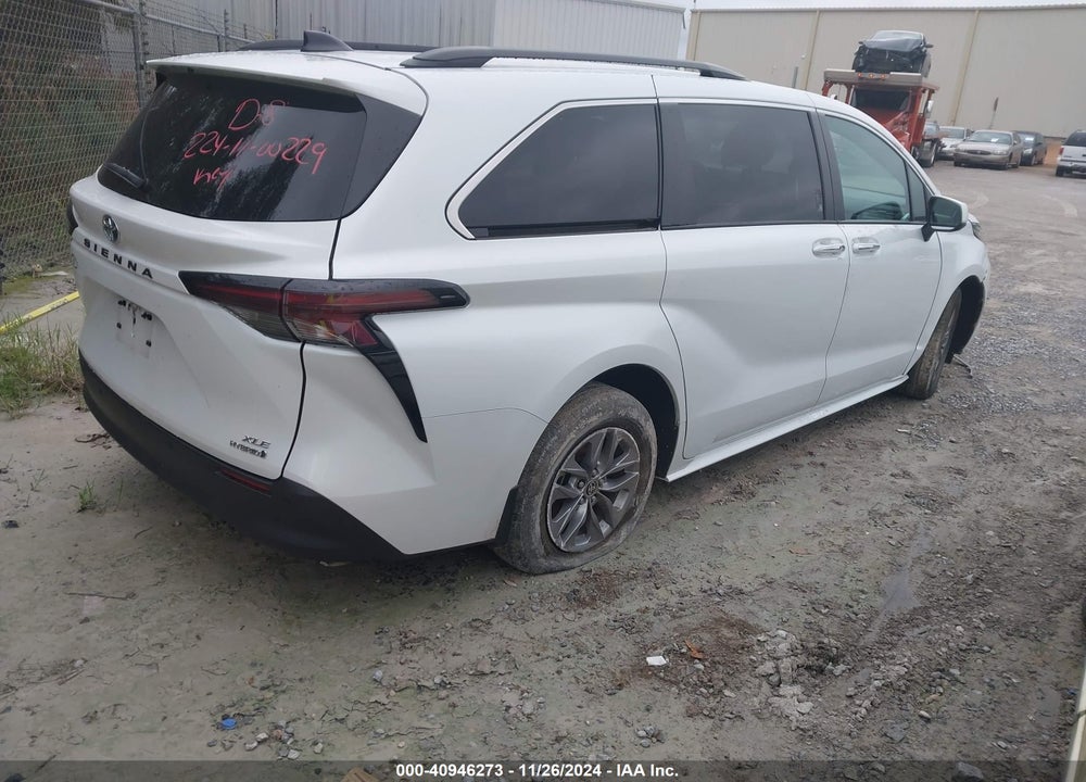 2023 TOYOTA SIENNA XLE VIN: 5TDJRKECXPS161925