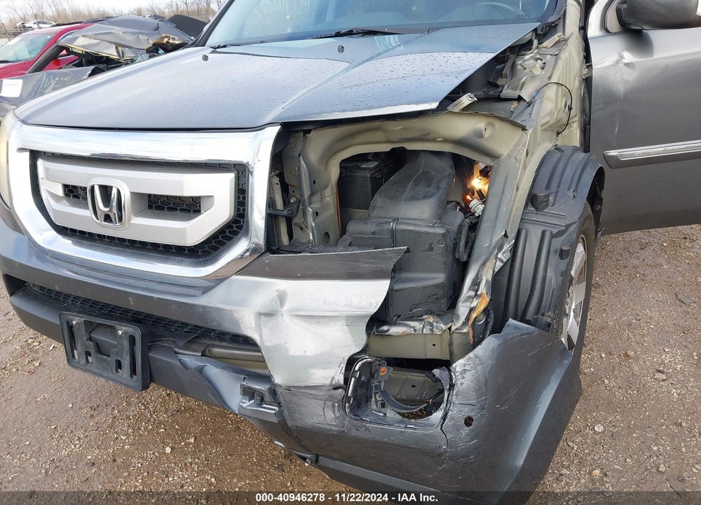 2010 HONDA PILOT TOURING VIN: 5FNYF4H90AB033935