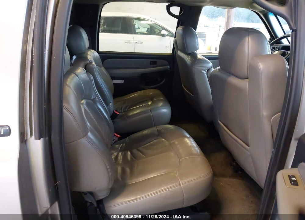 2000 CHEVROLET SUBURBAN 1500 LT VIN: 3GNFK16T8YG191547