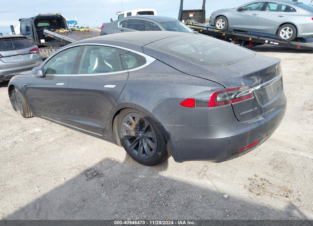 2018 TESLA MODEL S VIN: 5YJSA1E26JF283979