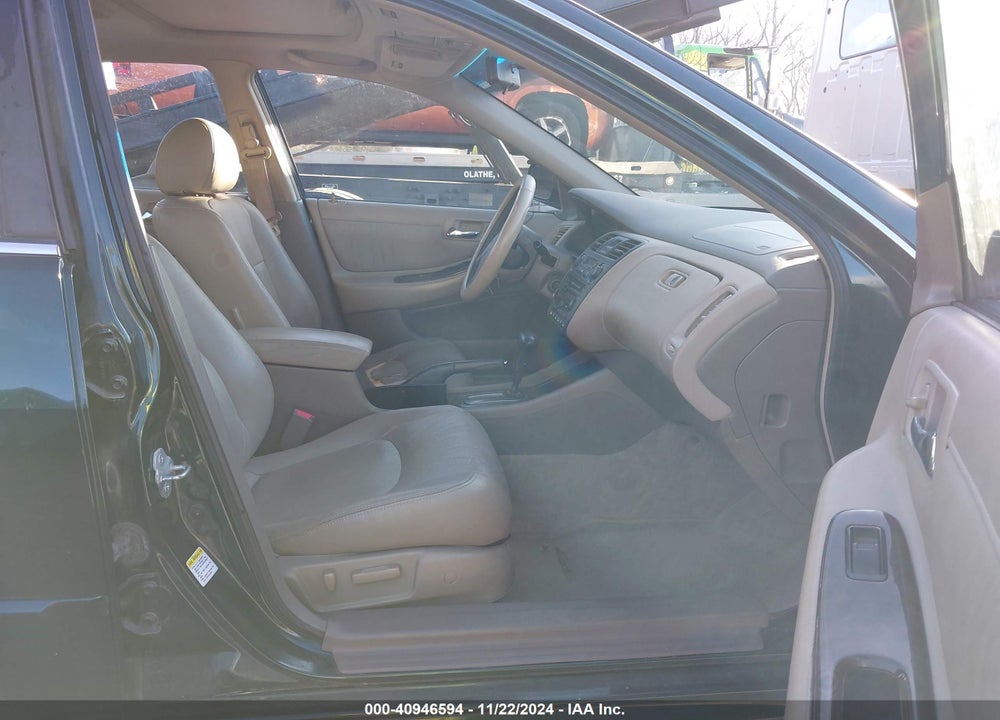 2001 HONDA ACCORD 3.0 EX VIN: 1HGCG16541A071037