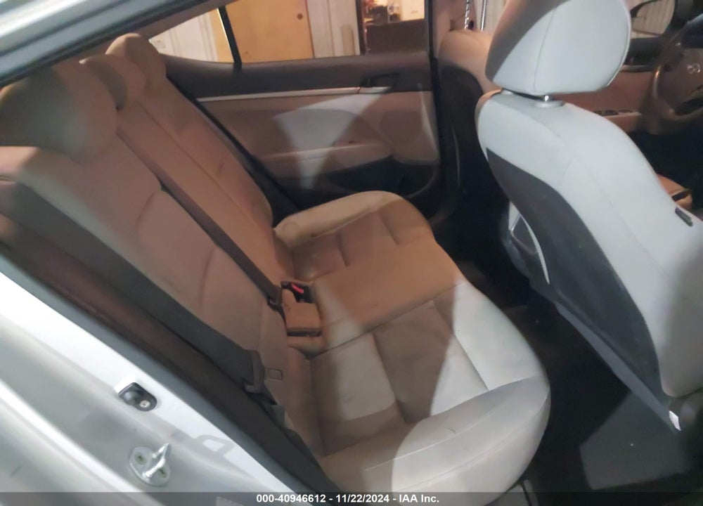 2017 HYUNDAI ELANTRA SE VIN: KMHD74LFXHU111496