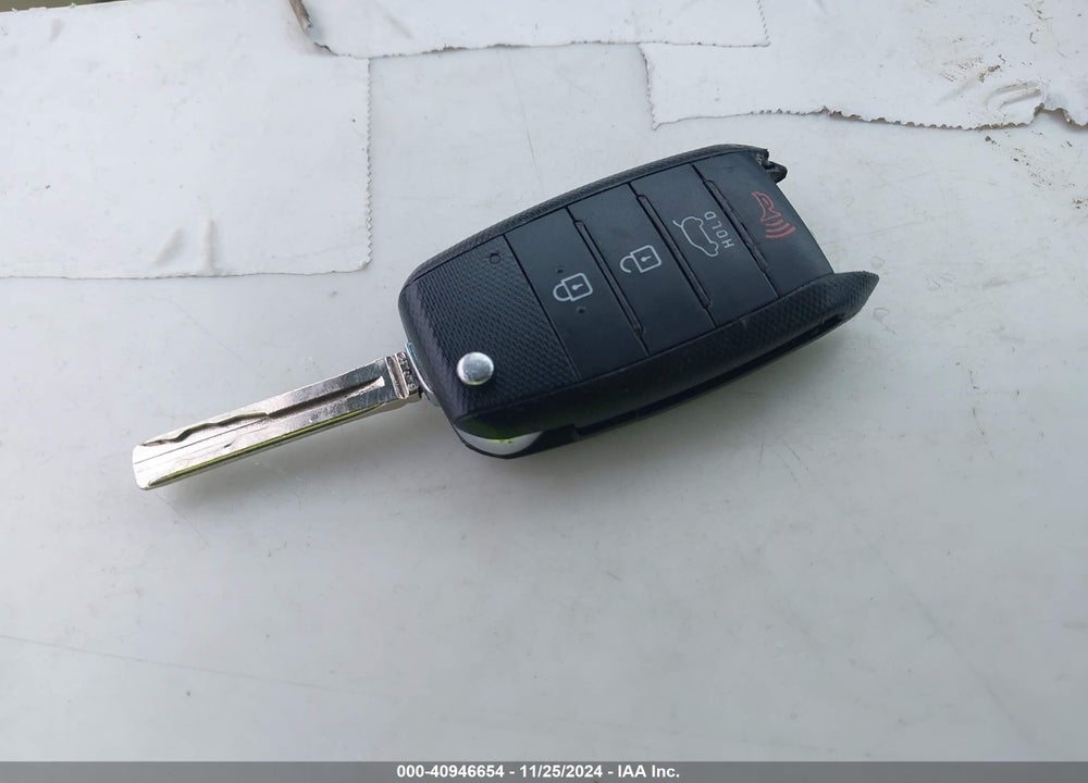2014 KIA SORENTO LX VIN: 5XYKT4A61EG490041