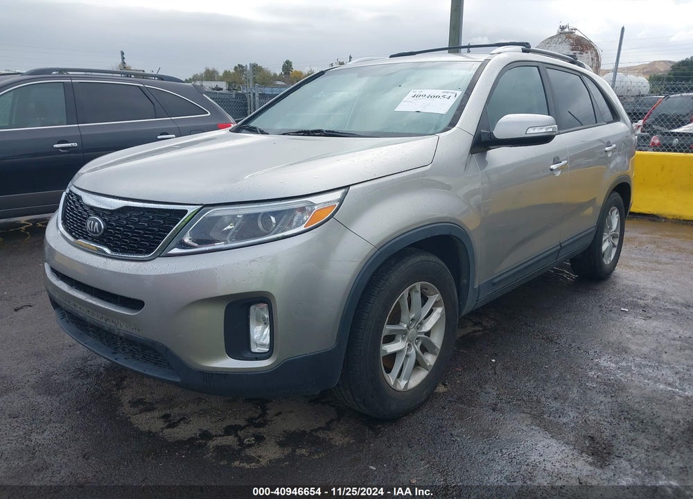 2014 KIA SORENTO LX VIN: 5XYKT4A61EG490041