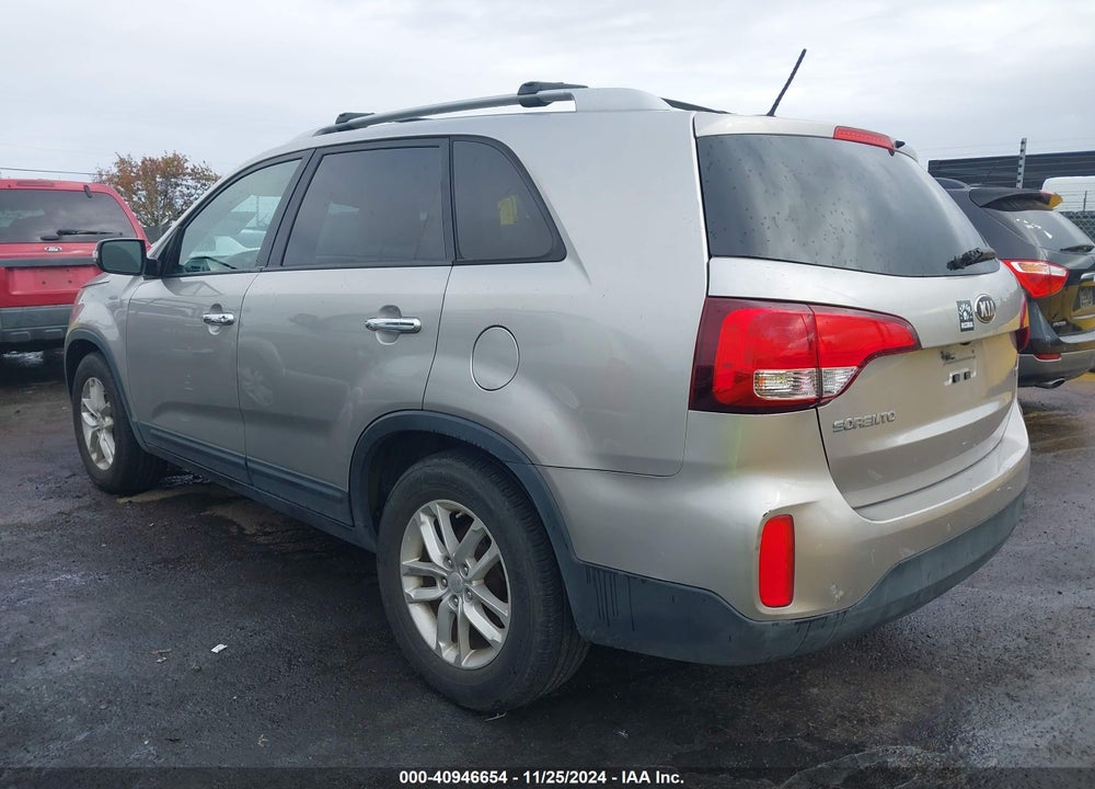 2014 KIA SORENTO LX VIN: 5XYKT4A61EG490041