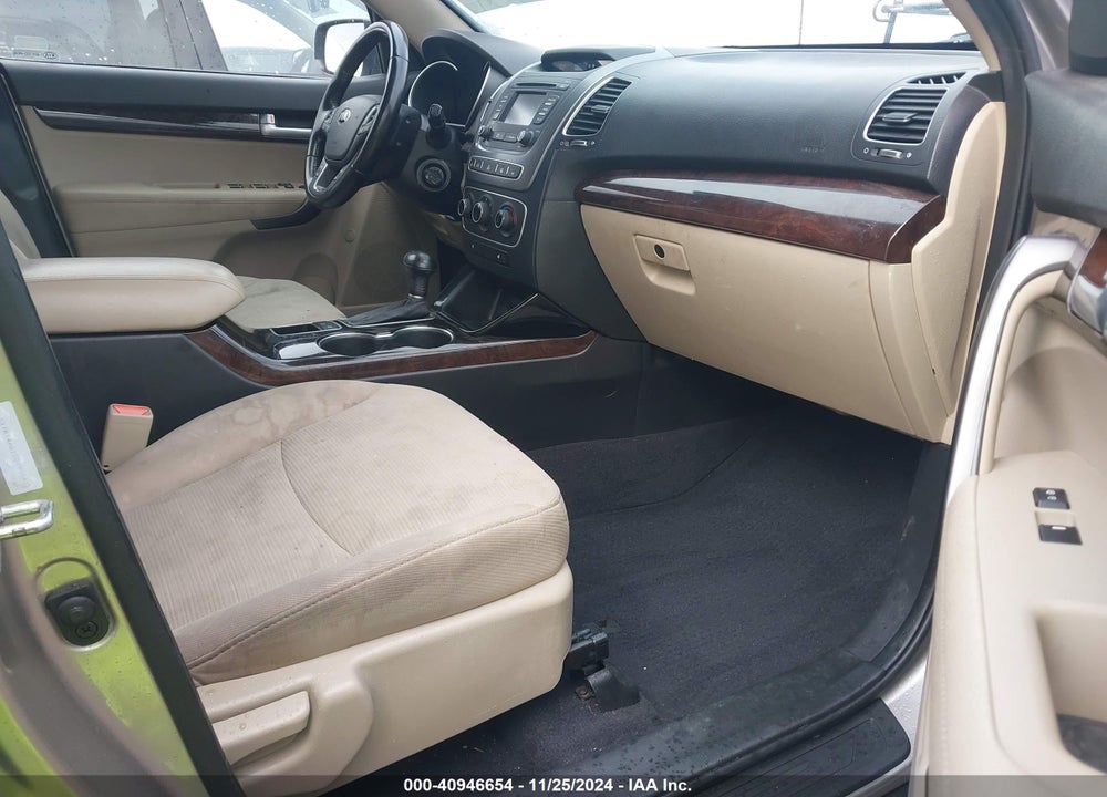2014 KIA SORENTO LX VIN: 5XYKT4A61EG490041