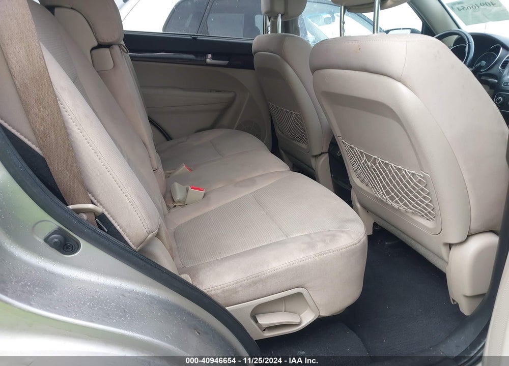 2014 KIA SORENTO LX VIN: 5XYKT4A61EG490041