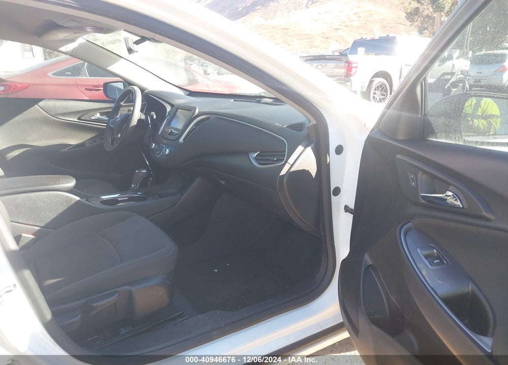 2018 CHEVROLET MALIBU 1FL VIN: 1G1ZC5ST5JF278905