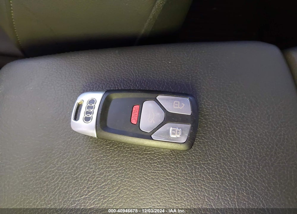 2018 AUDI A4 VIN: WAUDNAF43JN016472
