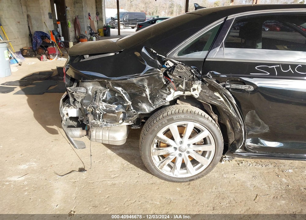 2018 AUDI A4 VIN: WAUDNAF43JN016472
