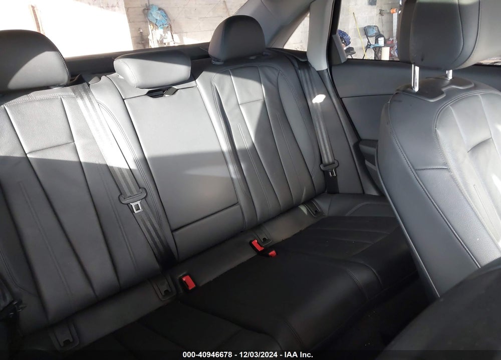 2018 AUDI A4 VIN: WAUDNAF43JN016472