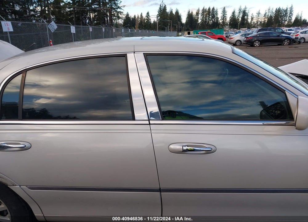 2007 LINCOLN TOWN CAR SIGNATURE LIMITED VIN: 1LNHM82V67Y611821