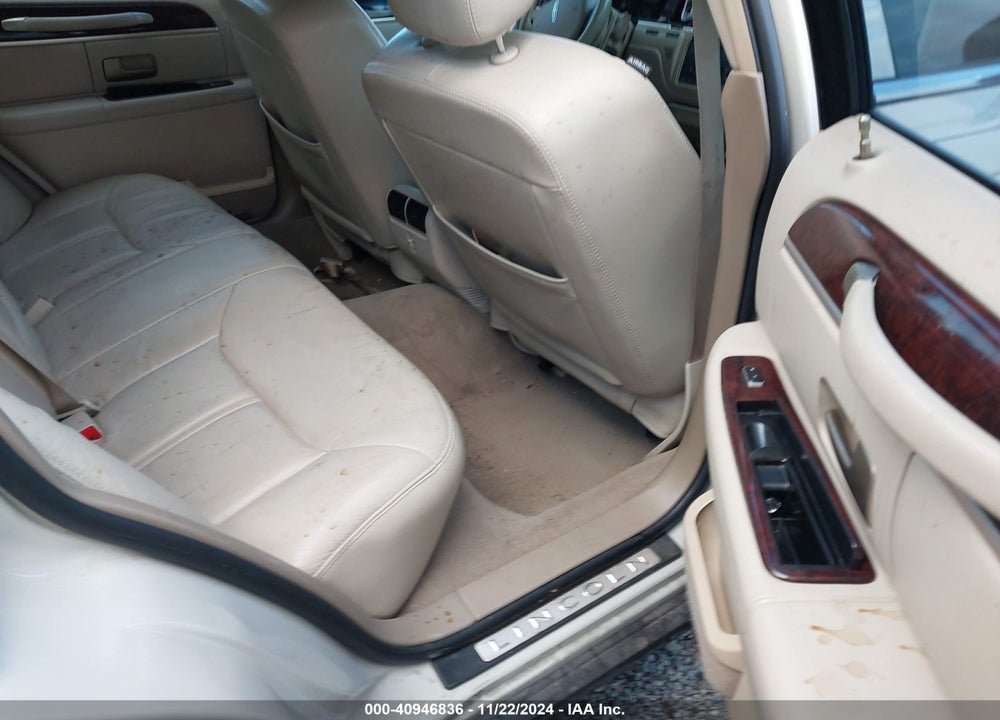 2007 LINCOLN TOWN CAR SIGNATURE LIMITED VIN: 1LNHM82V67Y611821