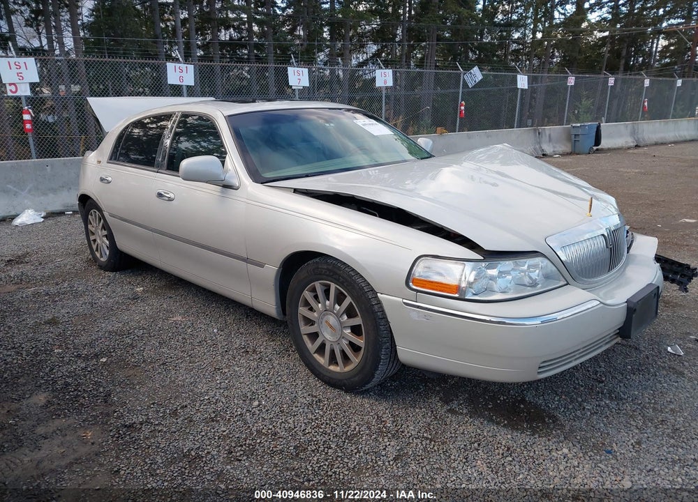 2007 LINCOLN TOWN CAR SIGNATURE LIMITED VIN: 1LNHM82V67Y611821