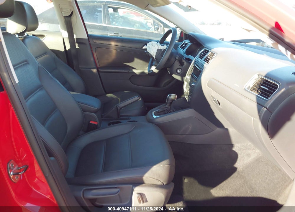2014 VOLKSWAGEN JETTA 1.8T SE VIN: 3VWD17AJ4EM220855
