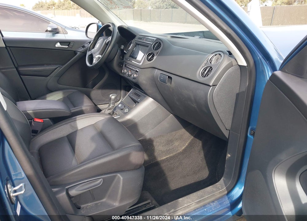 2017 VOLKSWAGEN TIGUAN 2.0T/2.0T S VIN: WVGAV7AX1HK037757