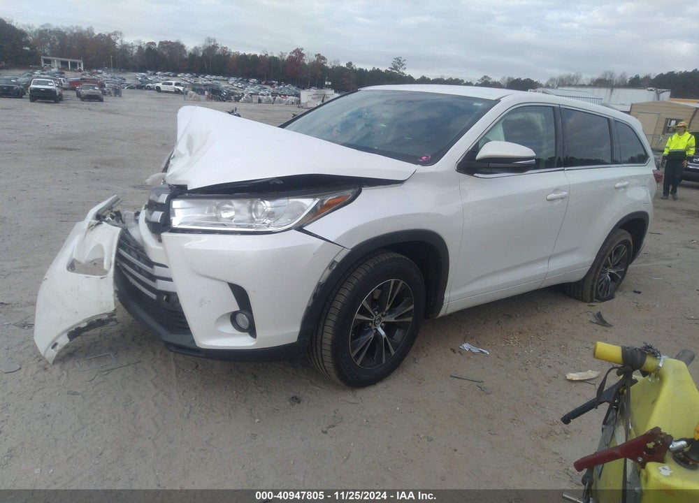 2017 TOYOTA HIGHLANDER LE PLUS VIN: 5TDZZRFH4HS194233