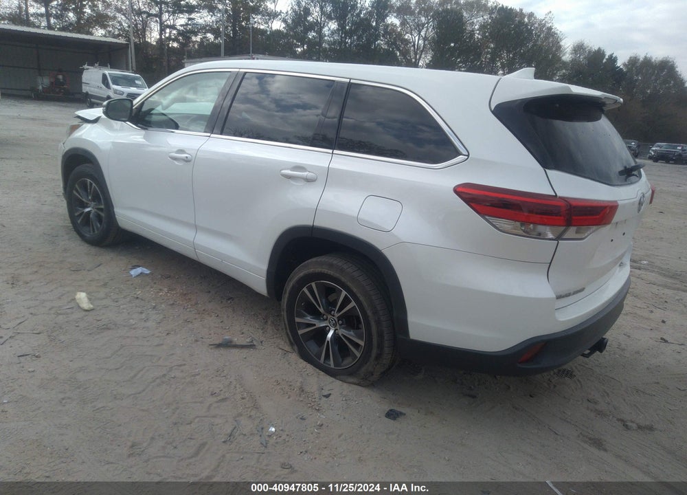 2017 TOYOTA HIGHLANDER LE PLUS VIN: 5TDZZRFH4HS194233