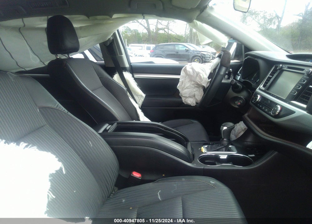 2017 TOYOTA HIGHLANDER LE PLUS VIN: 5TDZZRFH4HS194233