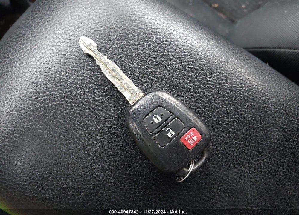 2017 TOYOTA RAV4 LE VIN: 2T3BFREV4HW550874