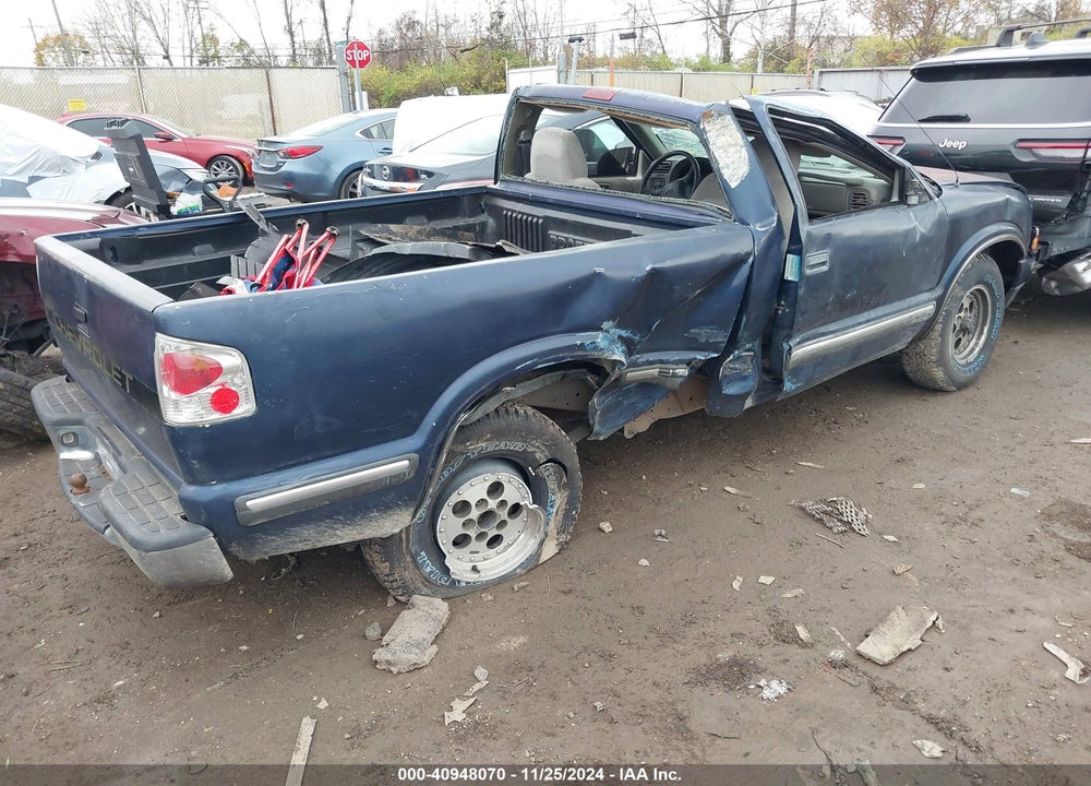 1999 CHEVROLET S-10 LS VIN: 1GCCS1446X8182020
