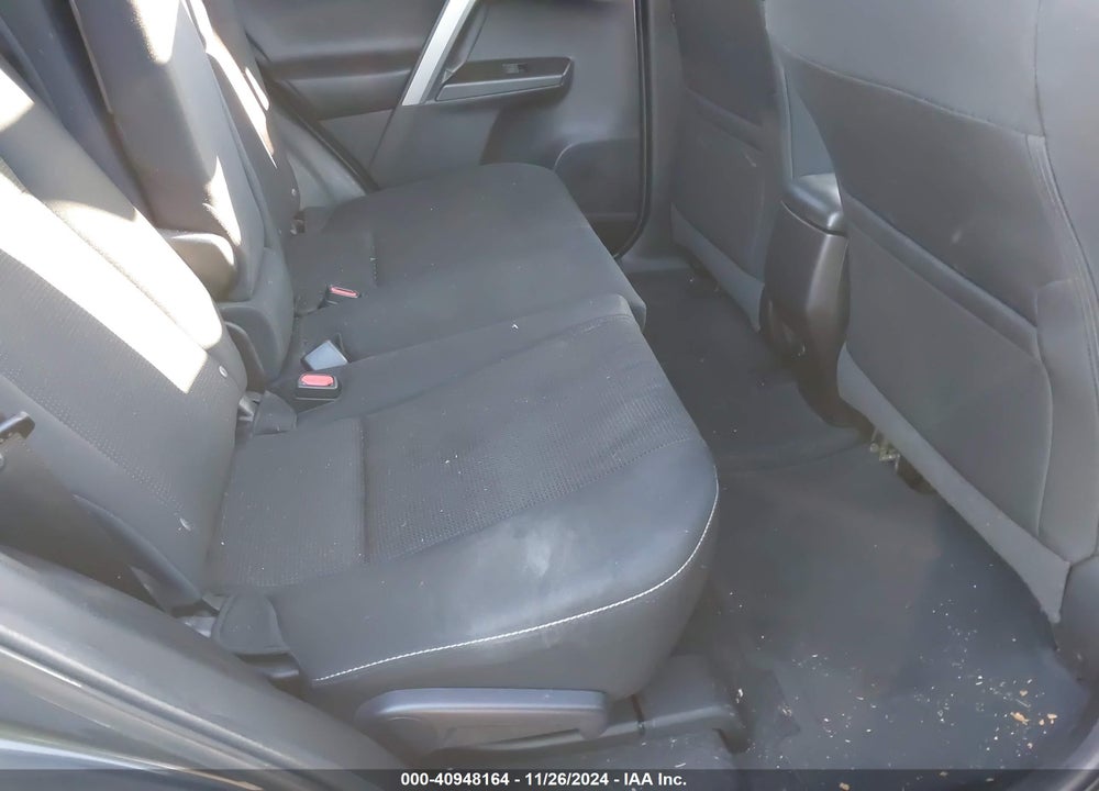 2018 TOYOTA RAV4 XLE VIN: 2T3RFREV5JW706098