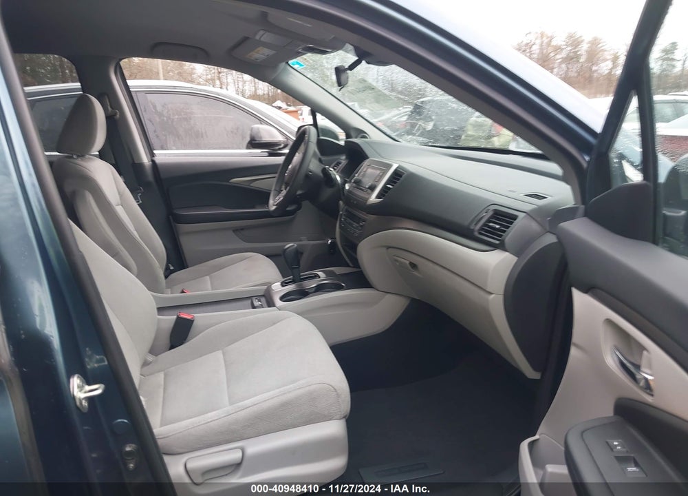 2019 HONDA PILOT LX VIN: 5FNYF6H19KB095647