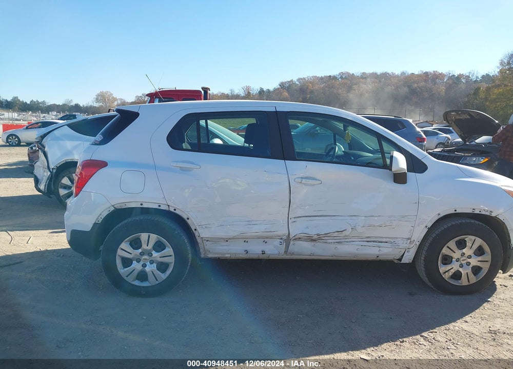 2017 CHEVROLET TRAX LS VIN: 3GNCJKSB2HL257221