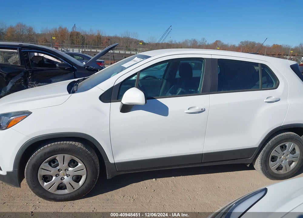 2017 CHEVROLET TRAX LS VIN: 3GNCJKSB2HL257221