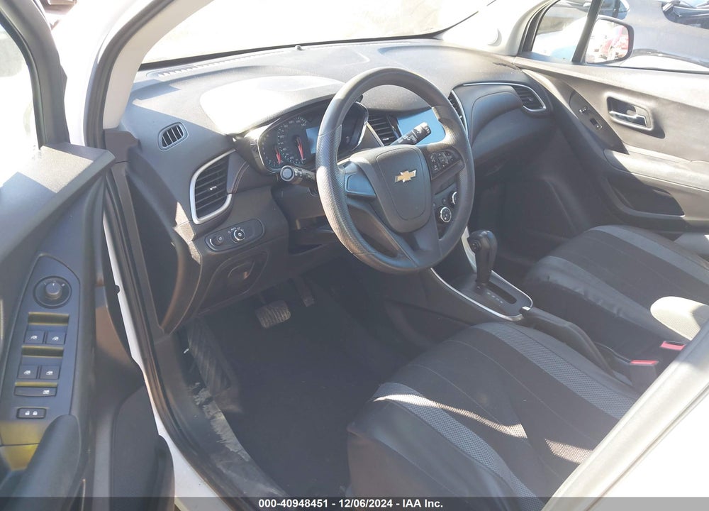 2017 CHEVROLET TRAX LS VIN: 3GNCJKSB2HL257221