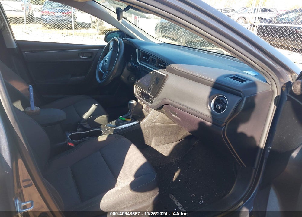 2018 TOYOTA COROLLA LE VIN: 5YFBURHE3JP855963