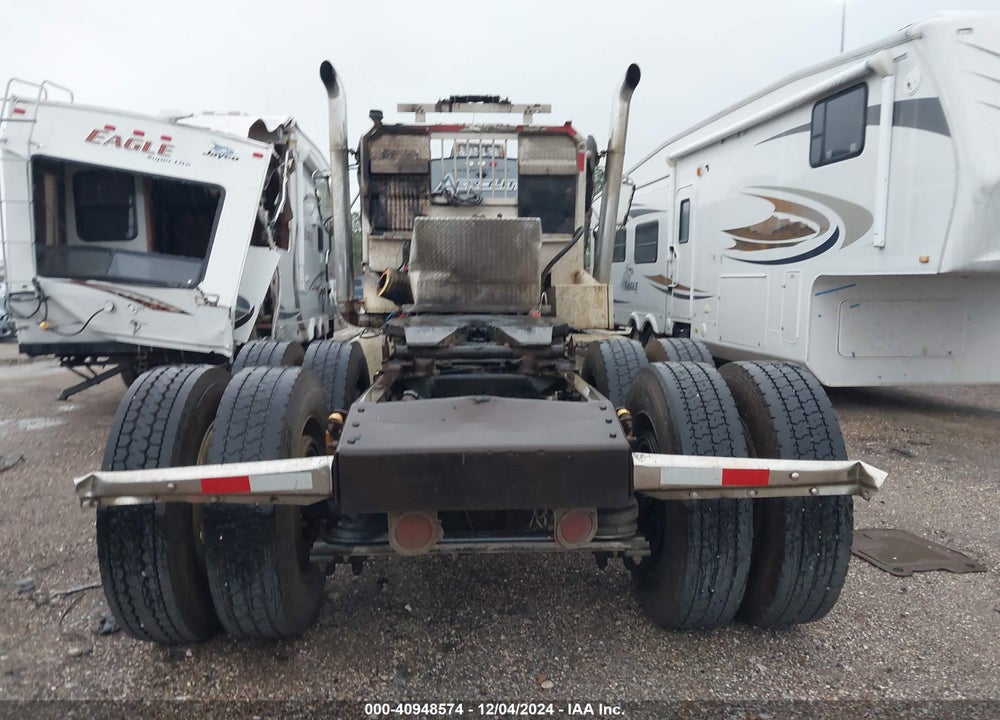 2000 FREIGHTLINER CONVENTIONAL FLD120 VIN: 1FUPFWEB2YPB65444