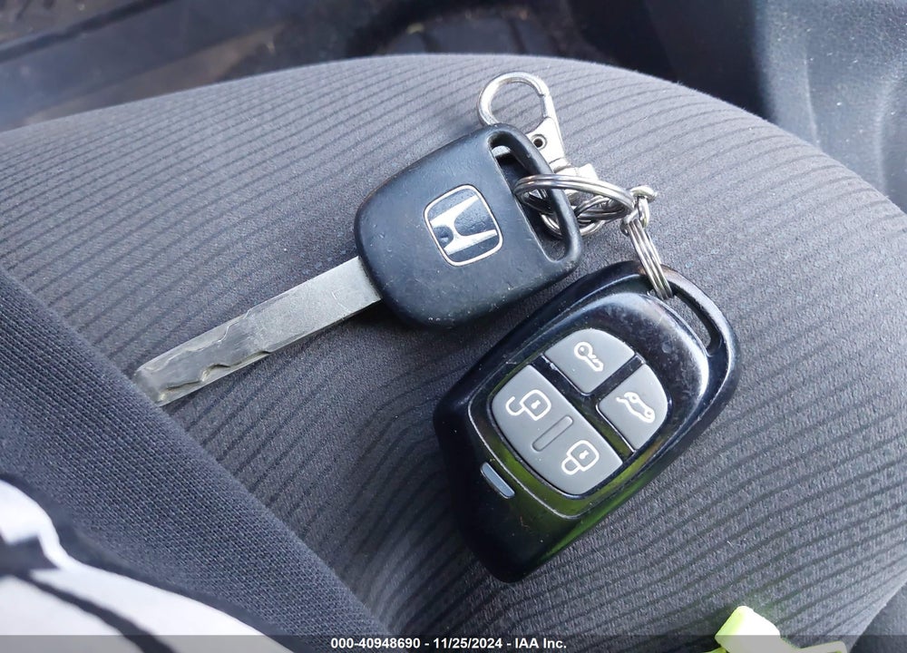 2010 HONDA FIT VIN: JHMGE8H2XAC015463